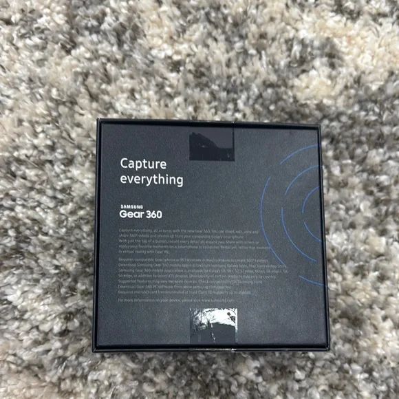 Samsung Gear 360 in Black and White - Picture 5 of 5